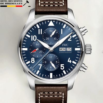 Montre-chronographe IWC Commander avec cadran bleu et bracelet en cuir marron
