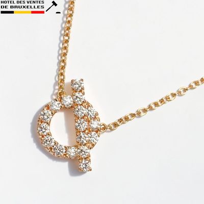 Collier avec initiale plaqué or, orné de pierres cubiques et de diamants, monté sur une chaîne en or