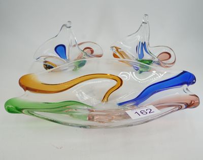 un bol en verre en forme de poisson