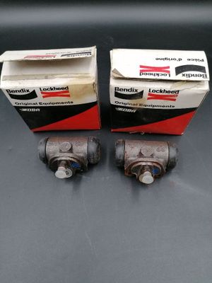 une paire de valves de frein pour une voiture
