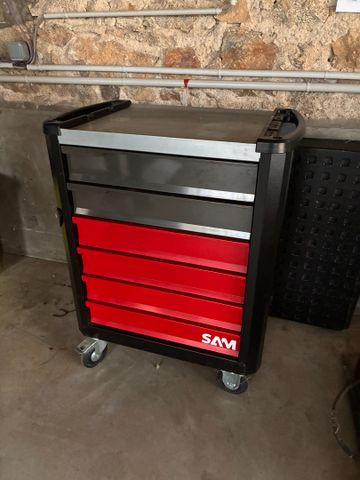 Servante outillage SAM garnie d’outillage SAM et d’une boulonneus...