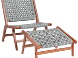 une image représentant une chaise en bois et un repose-pieds dont l'assise est en osier