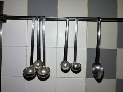 spoons and spoon spoons hanging from a rack