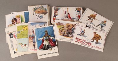 de nombreuses cartes représentant des personnes, posées sur une table