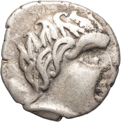 un gros plan d'une pièce de monnaie sur laquelle figure une tête