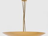 une grande suspension en laiton et en verre