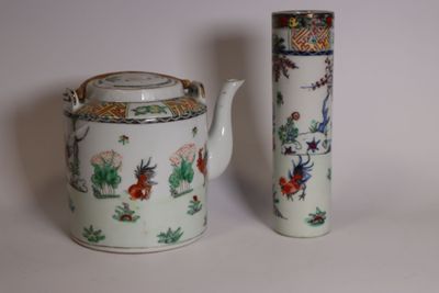 a tea pot and a tea pot sitting next to each other