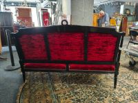 Banquette en bois noirci et laqué recouverte d'un velours ro… (photo 5)