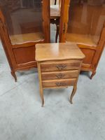 Une paire de vitrines en bois verni style Louis XV (électrif… (photo 2)