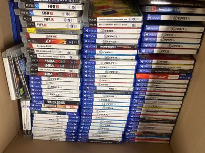un grand nombre de jeux vidéo empilés les uns sur les autres