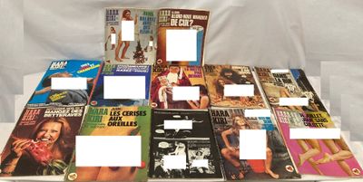 plusieurs livres sont empilés sur une table