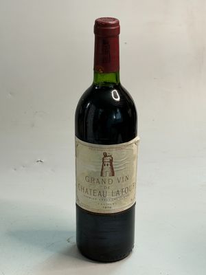 1 bouteille Château LATOUR 1979 1er GCC Pauillac (BG)