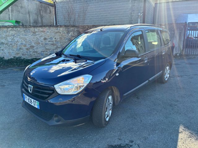 Véhicule particulier DACIA Lodgy, immatriculée FY-838-DT, 1ère mi