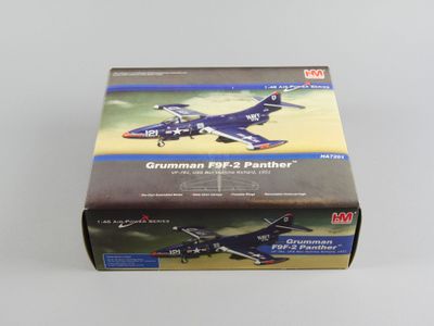 une image représentant une boîte contenant une maquette d'avion