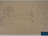 l'image d'un dessin représentant une femme allongée sur un lit