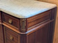 Commode à ressaut central et angles avant coupés en acajou s… (photo 4)