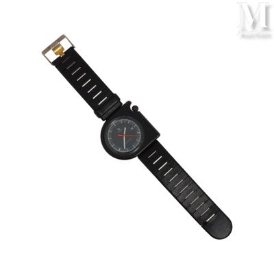 gros plan d'une montre-bracelet sur fond blanc