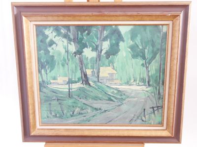 une peinture à l'huile représentant une route dans les bois avec une maison au loin