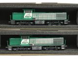 deux boîtes contenant chacune deux trains