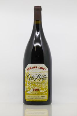 l'image d'une bouteille de vin posée sur une table