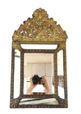 une personne se prenant en photo dans un miroir