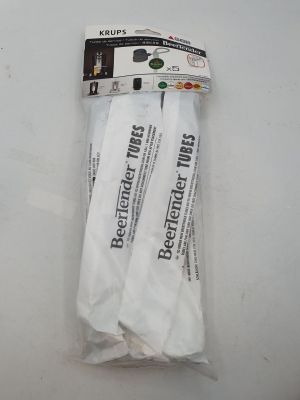 deux paquets de papier toilette posés sur une surface blanche