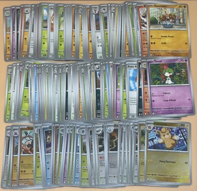 beaucoup de cartes sur la table