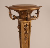 Sellette en bois richement mouluré, et sculpté et doré à déc… (photo 3)