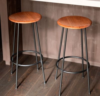 Lot de 2 Tabourets de bar JUNDRO- en bois et métal - 35x76 c…