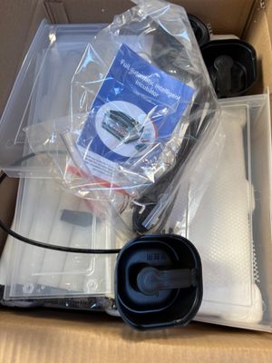 une boîte contenant de nombreux objets