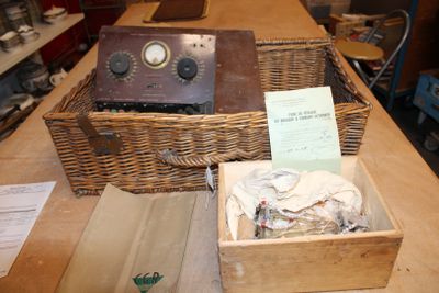 Malle avec équipement médical et Un bruleur à gaz à courant …