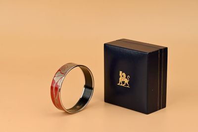 FREY WILLE. Bracelet en métal argenté à décor émaillé de ros…
