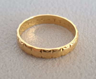 Alliance en or 18K 750 millièmes à décor de motifs géométriq… - Photo 1