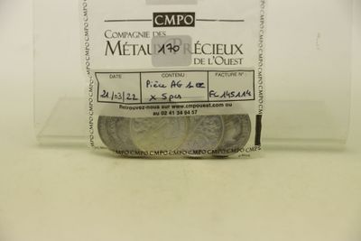 une image représentant un paquet de pièces en métal et en verre