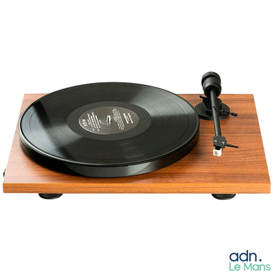 une platine sur laquelle est posé un disque