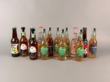 beaucoup de bouteilles de bière sur une table