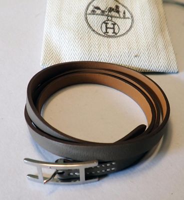 Hermès - Paris : bracelet en cuir triple-tour "Behapi".