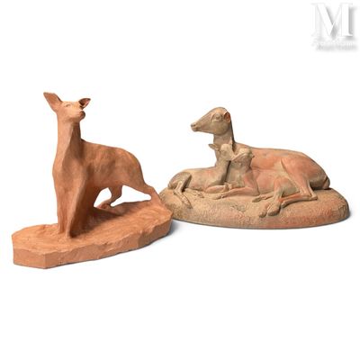 deux figurines représentant un cerf et un chien sur fond blanc