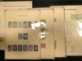 un grand nombre de timbres différents sur les pages d'un livre