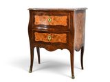 une image d'une commode en bois avec un plateau en marbre