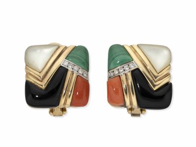 une photo d'une paire de boucles d'oreilles ornées de pierres multicolores