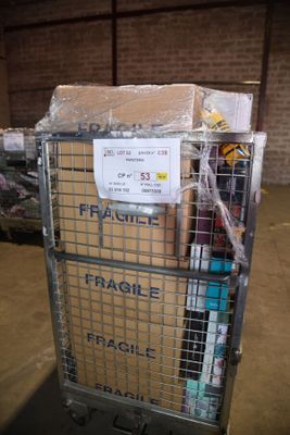 un chariot sur lequel est accrochée une pancarte indiquant « fragile fragile fragile fragile fragile fragile fragile fragile fragile fragile fragile fragile fragile fragile fragile fragile fragile fragile fragile fragile »