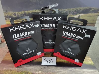 trois boîtes de mini-écouteurs Kheax Zoard posées sur une table