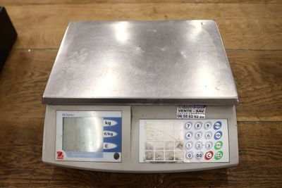 an image of a digital scale sitting on top of a wooden table