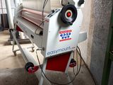 une machine sur laquelle est placé un rouleau de papier