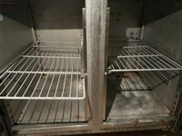 Tour réfrigéré 2 portes inox sans marque apparente (photo 2)