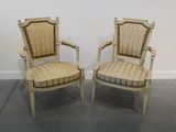 paire de fauteuils à dossier canné de style louis xvi
