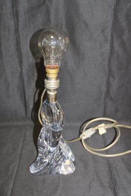Lampe avec pied en cristal, transparente