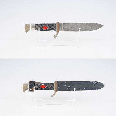 deux vues différentes d'un couteau sur lequel figure un point rouge