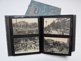 plusieurs vieilles photos en noir et blanc montrant des gens dans la rue